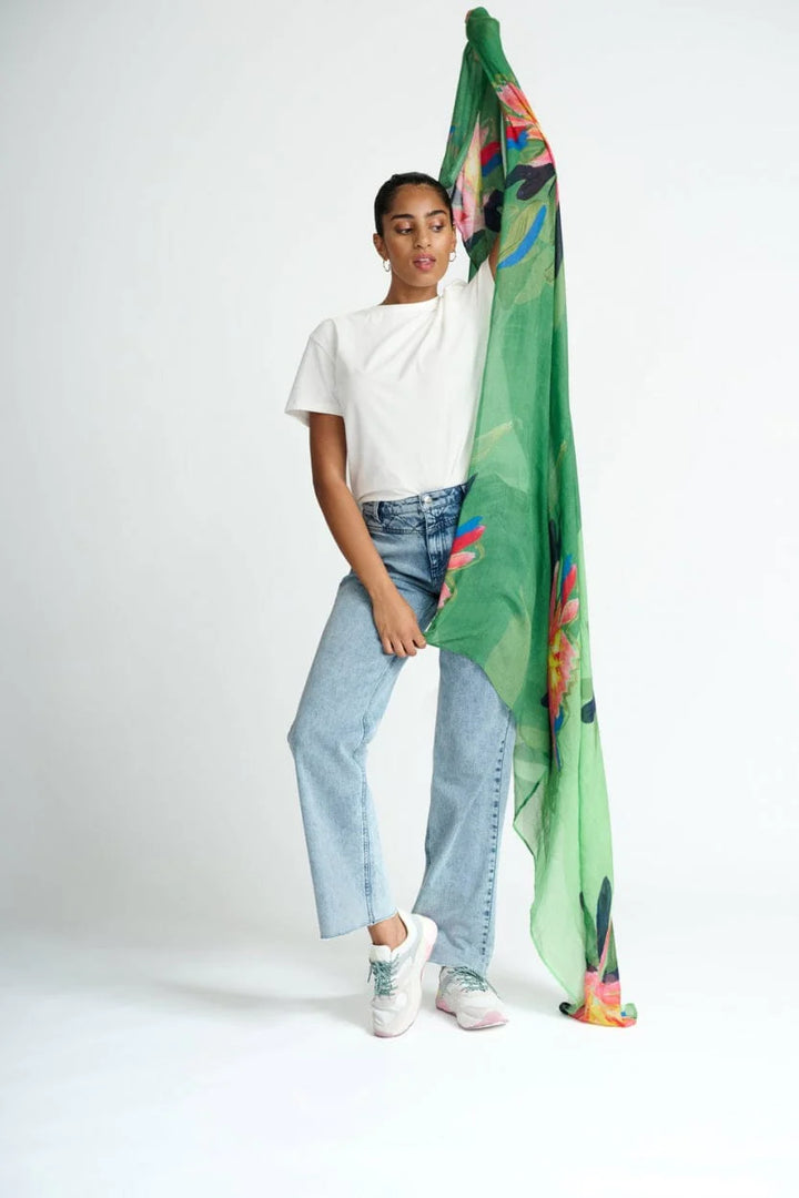 Expressive Flower Green Shawl