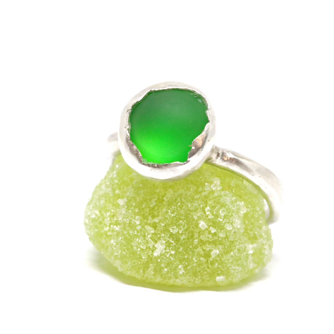 SOR Fruitbowl R340 Button ring, Stg silver, emarald green resin